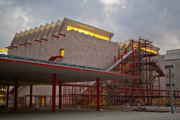 Construction of the Broad Contemporary Art Museum at the Los Angeles County Museum of Art, November 09 2007, photo © Museum Associates/LACMA