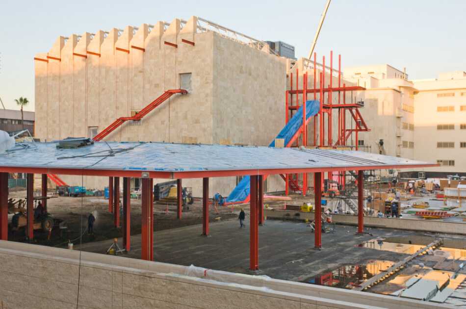 Construction of the Broad Contemporary Art Museum at the Los Angeles County Museum of Art, September 25 2007, photo © Museum Associates/LACMA